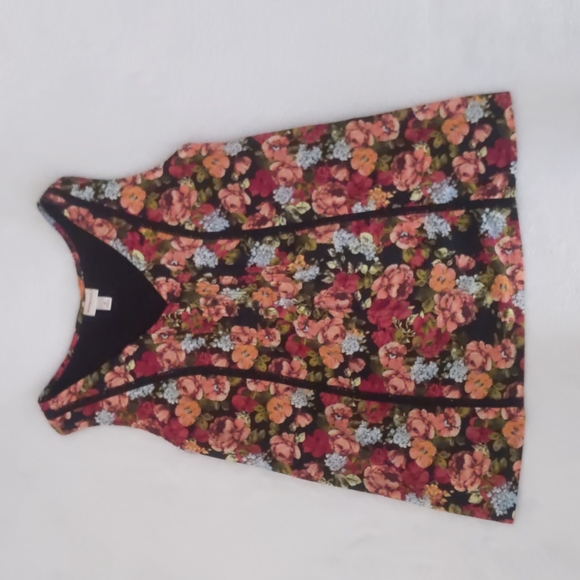 Floral Tank Top with Crochet Details (Small) - Picture 9 of 13